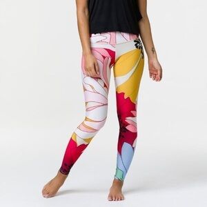 Onzie • Flow highrise flower child graphic print leggings